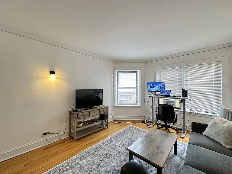 1911 W Larchmont Ave #B2 — Photo 16