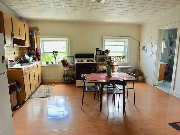 3rd image of 138 Kane St #3