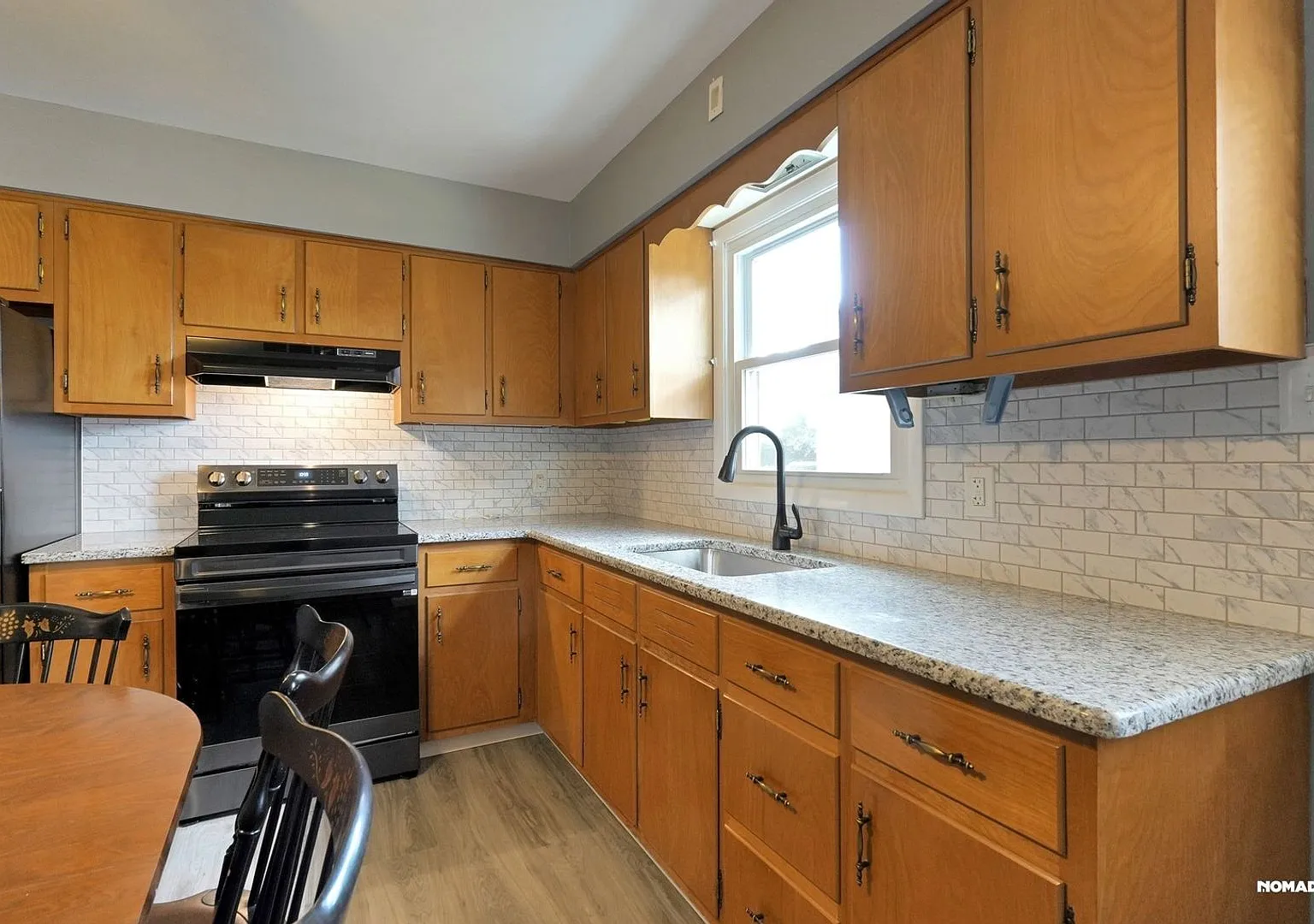 Charming Renovated 2 Bedroom Home in an Upscale area in Hudson, PA — Photo 2