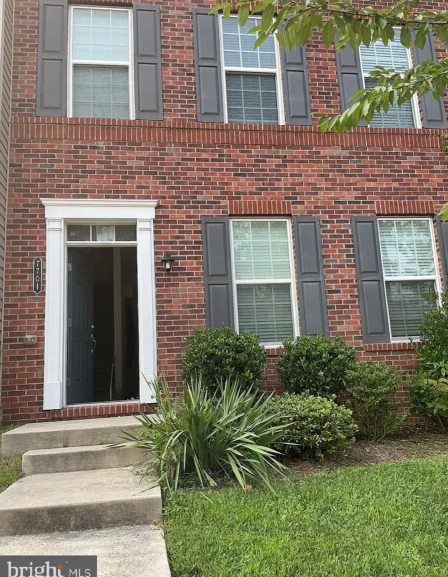 4 bed, 3.5 bath, 2200 sqft, $3,600 — Photo 1