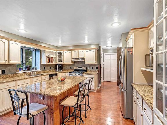 5th image of 485 Blue Heron Dr