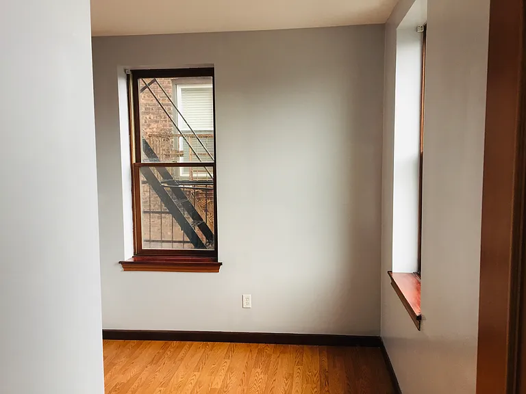92 Pulaski St — Photo 10