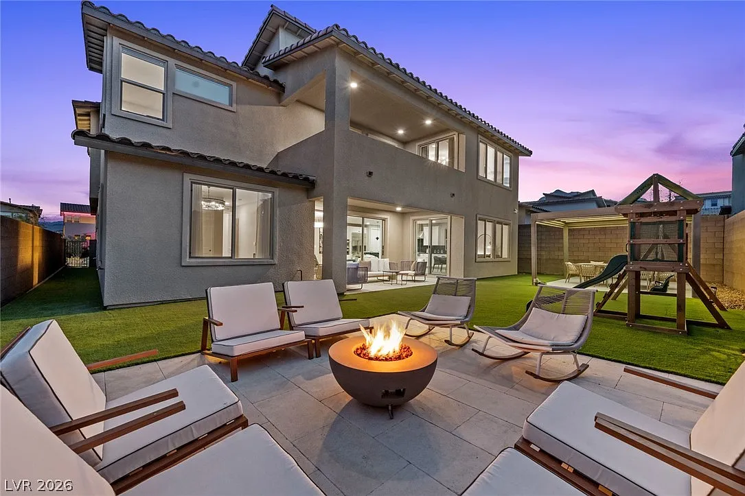 5 bed, 4.5 bath, 3685 sqft, $7,500 — Photo 2