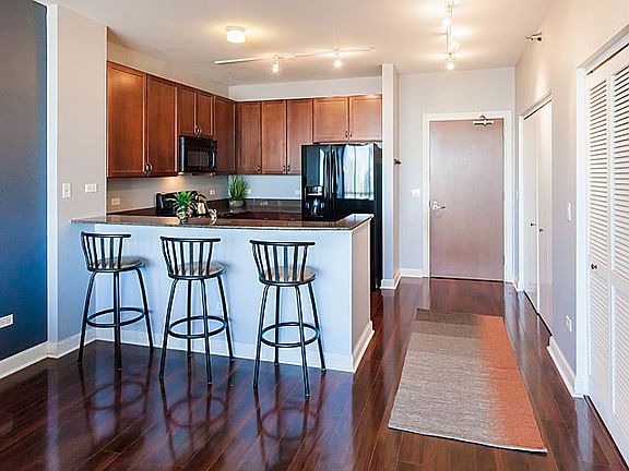 5th image of 1841 S Calumet Ave APT 1011