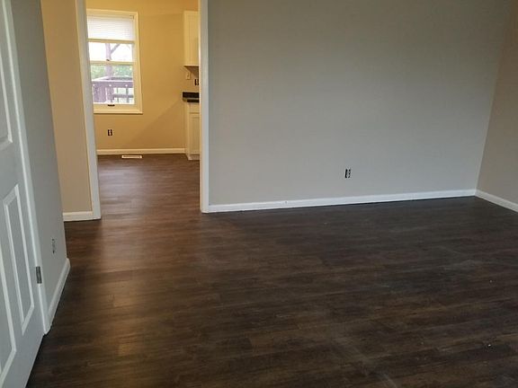 5th image of 70 Fountain Lake Dr