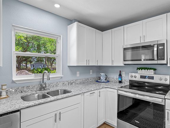 3rd image of 100 Savannah St