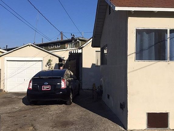 3rd image of 371 Leslie Way
