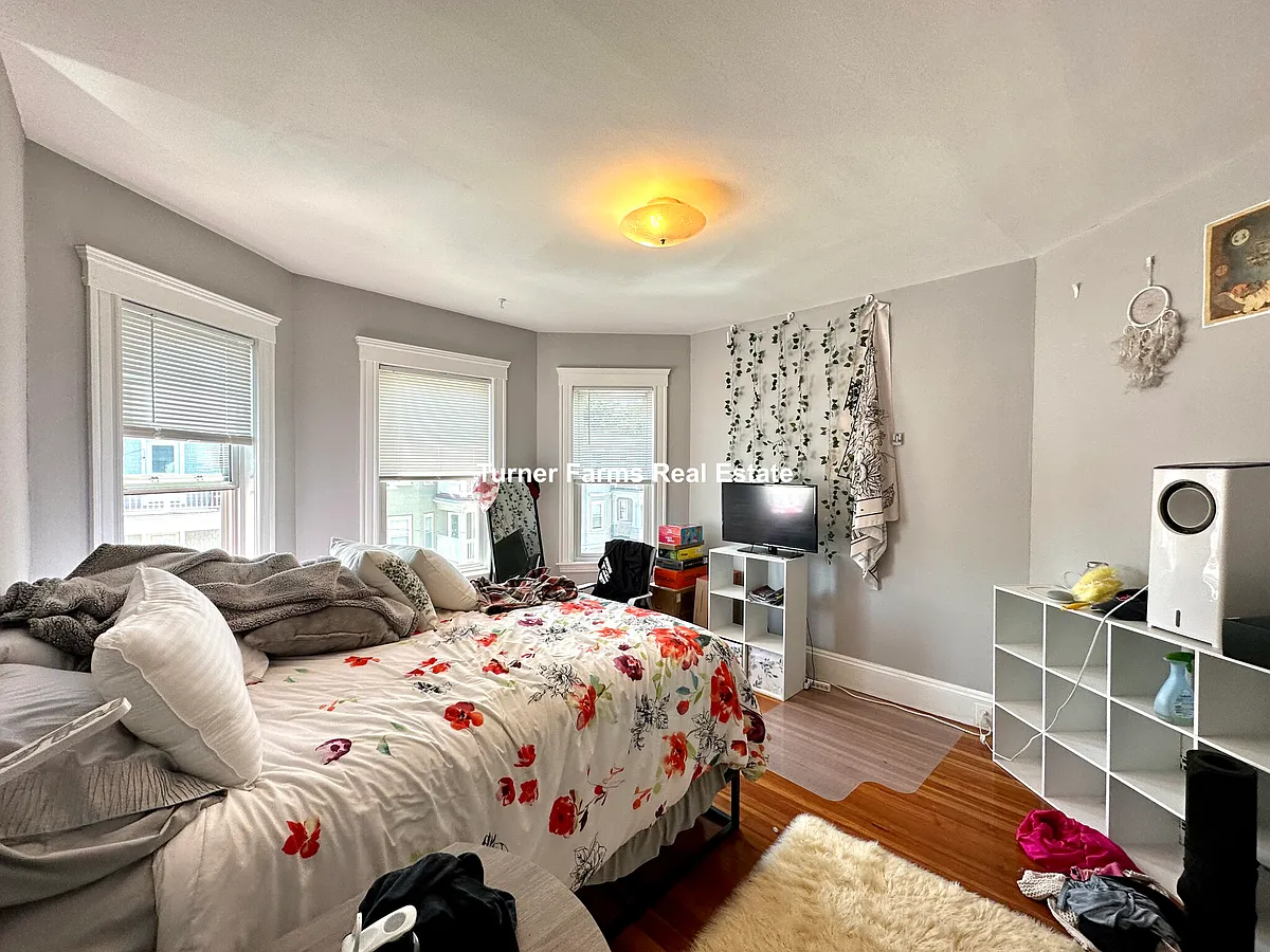 Building Photo - 9 Taft St #3F
