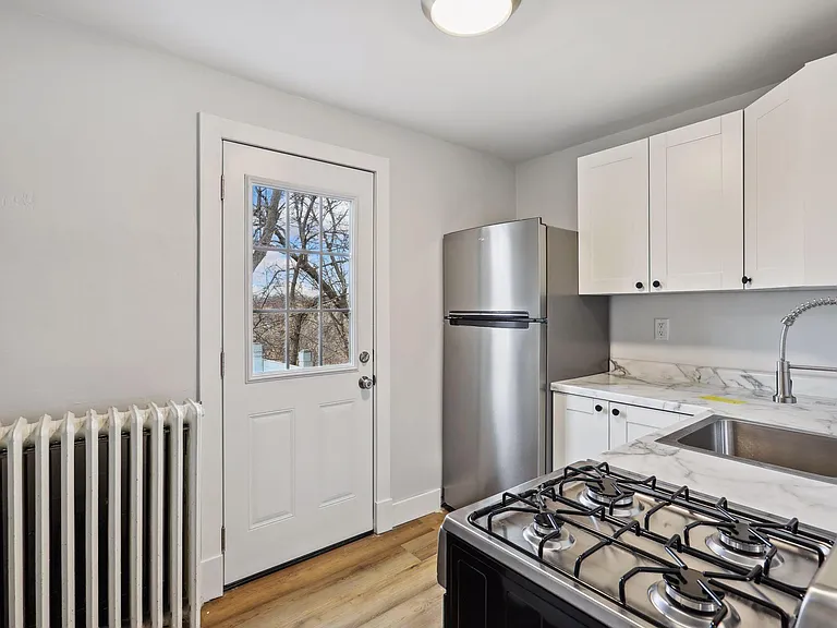 28 Sheridan Ave S #2 — Photo 2