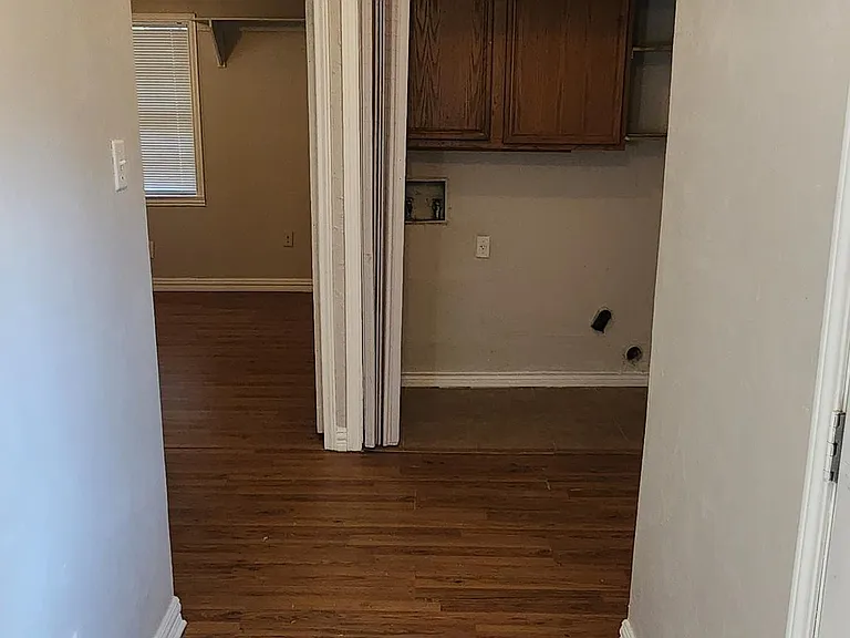 808 Howell Dr — Photo 14
