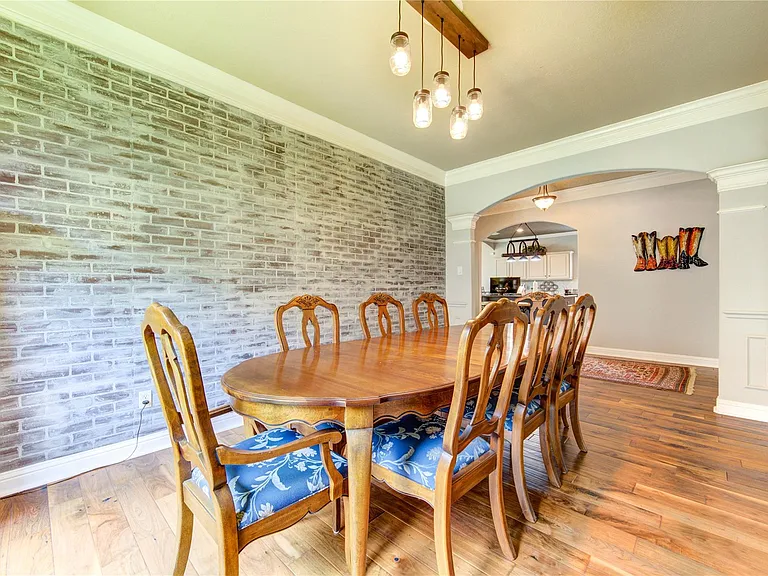 1811 Emerald Green Dr — Photo 18