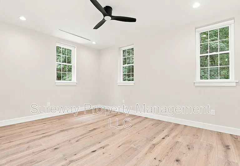 5565 Pennell Rd #1 — Photo 11