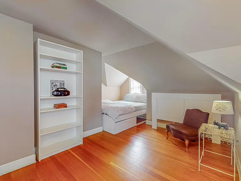 115 Elm St NE — Photo 22
