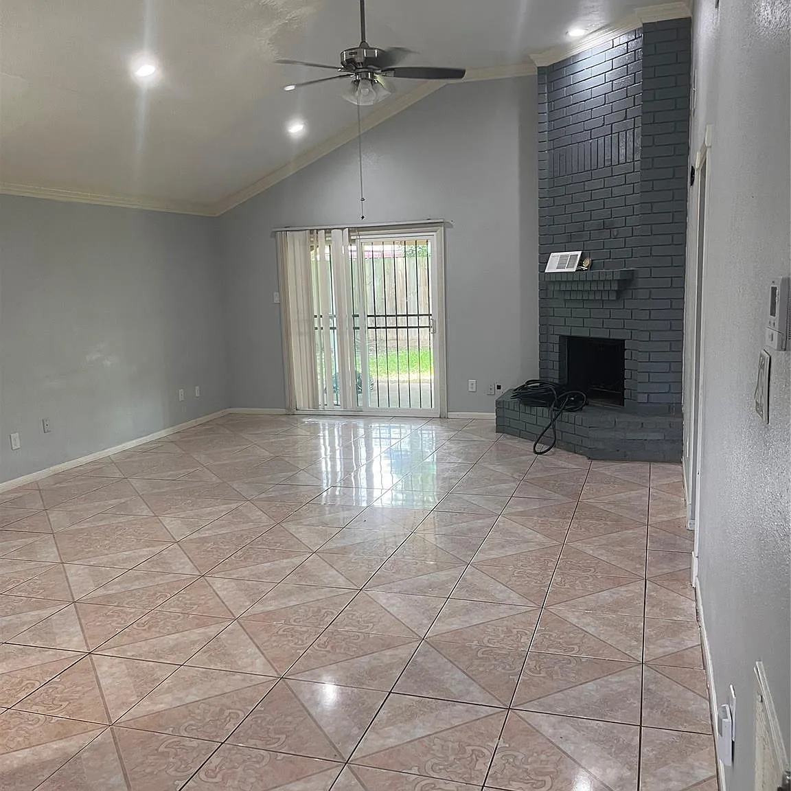 3 bed, 2.0 bath, 1516 sqft, $1,850 — Photo 2