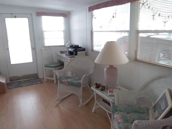 Front entry  to sunroom 