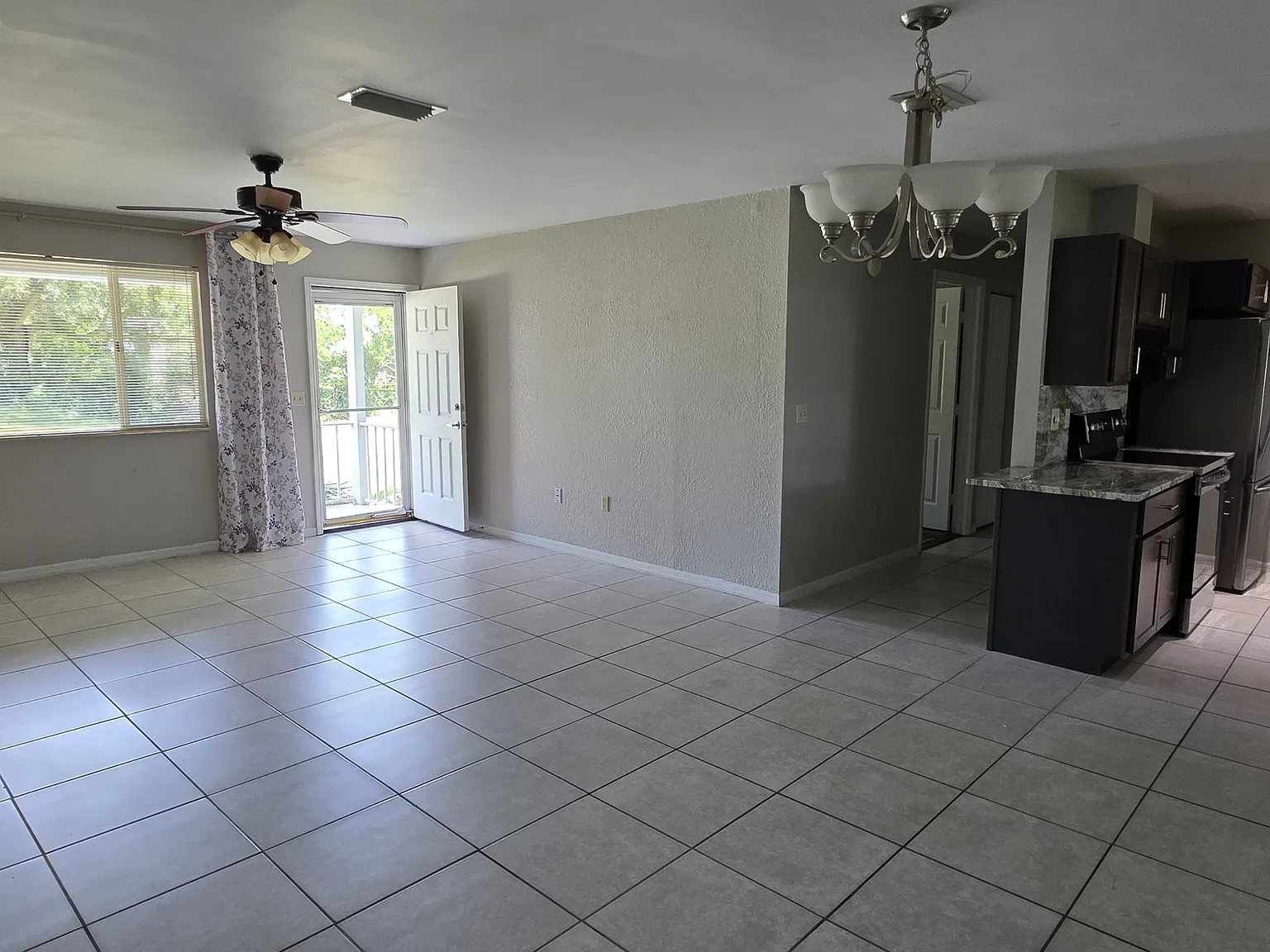 2 bed, 990 sqft, $1,575 — Photo 4