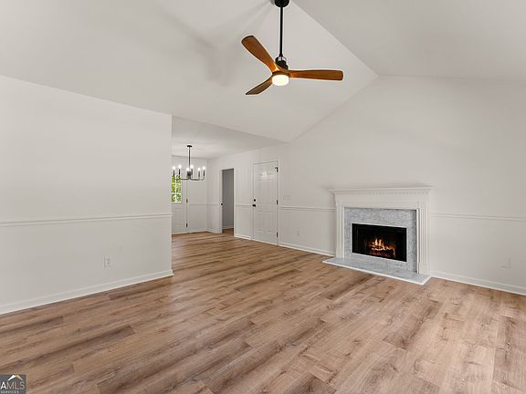 4th image of 683 Ash Wood Ln