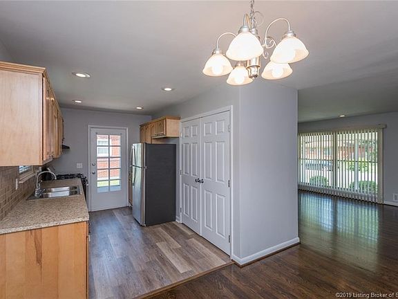 2nd image of 1904 N Larkspur Dr