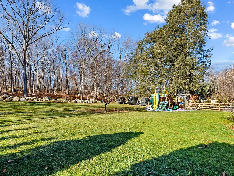 44 Oakridge Rd — Photo 16