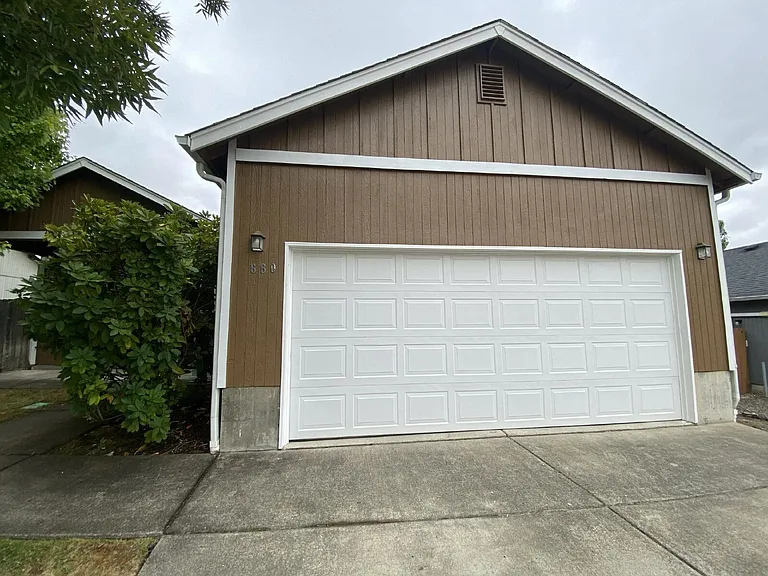 660 Callahan Dr — Photo 34