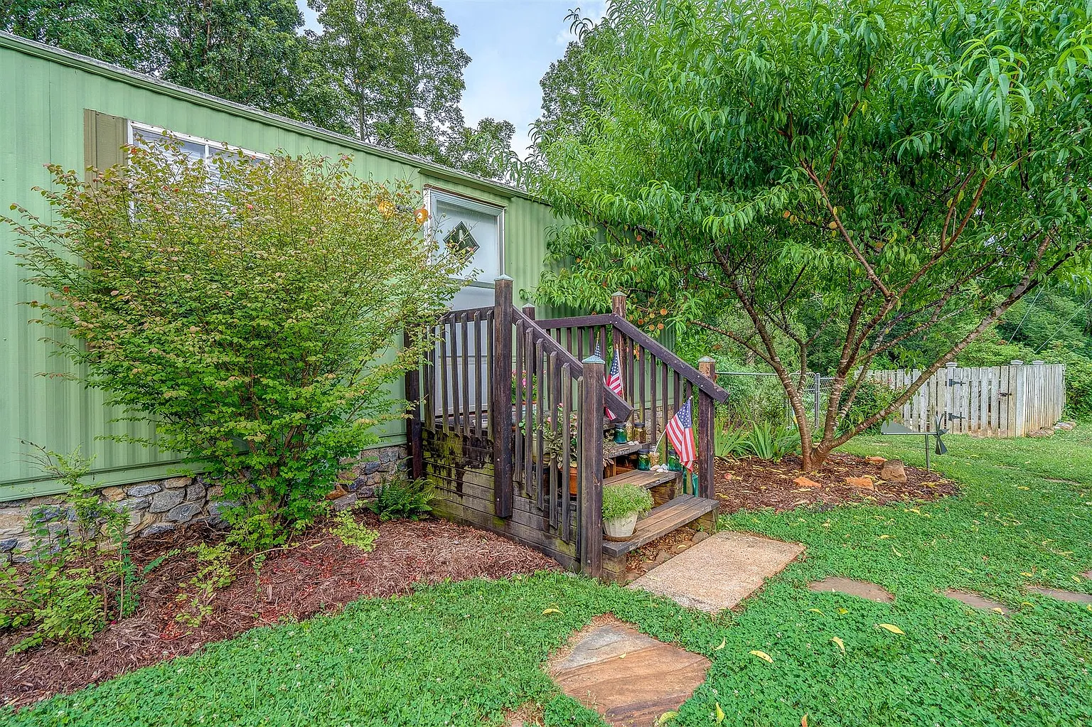 504 Stewart St photo 1