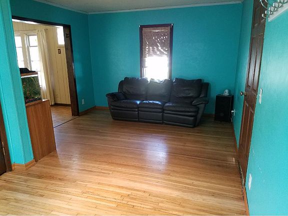 4th image of 129 Haskell St E