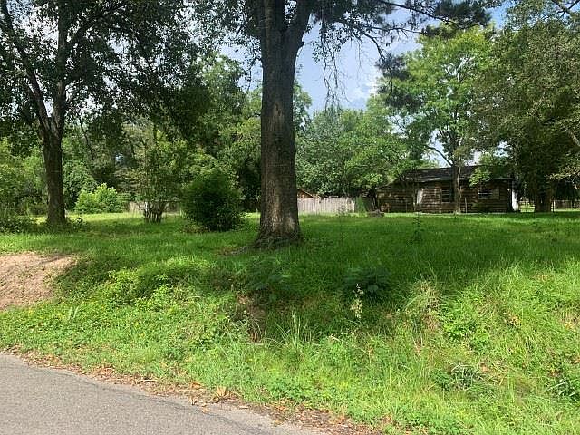 2nd image of 815 Flint St