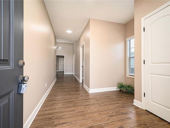 4th image of 12353-59 Fox Creek Dr