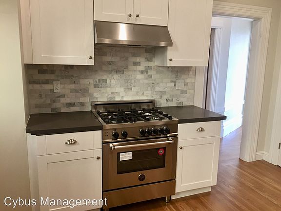 3rd image of 619 Clayton St APT 4