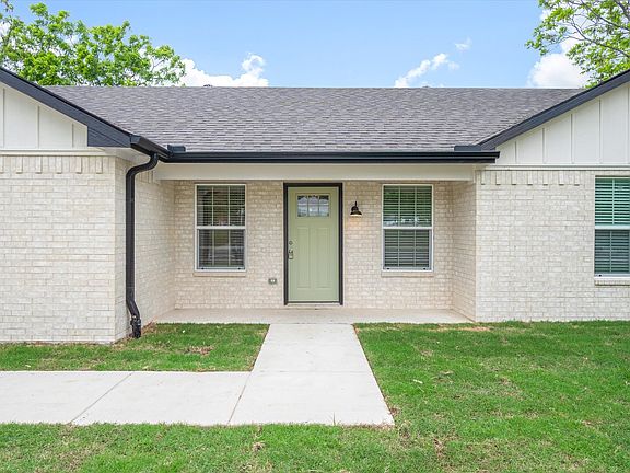 2nd image of 1015 W Park Dr