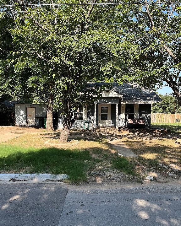 1st image of 1600 Oak Knoll Dr