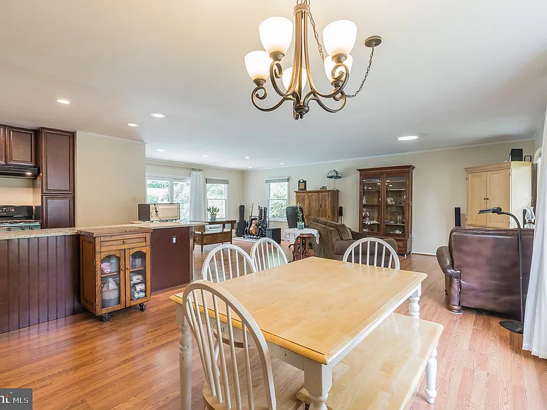 7011 Hadlow Dr — Photo 9