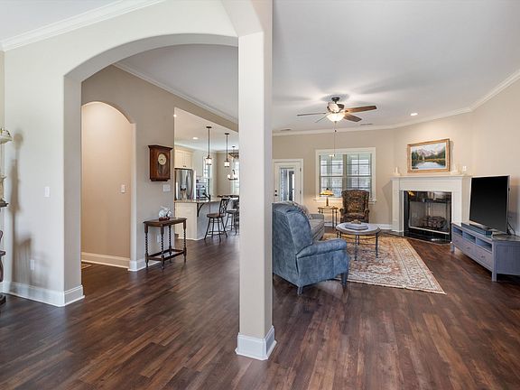 3rd image of 180 Fairway Hills Dr