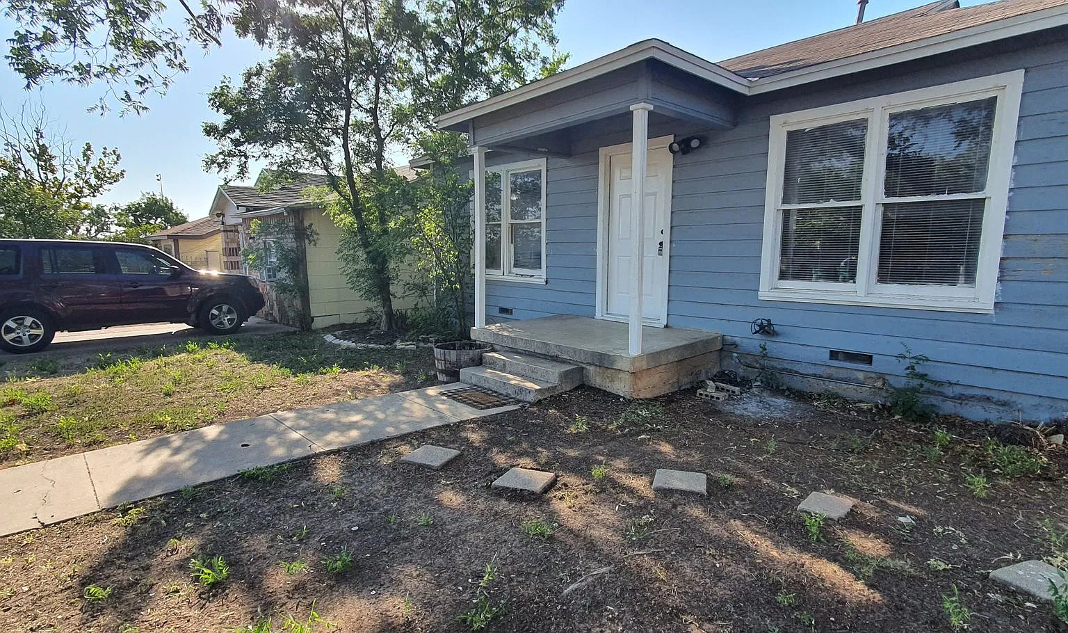 Quaint 2 bedroom 1 bath home available SOON! — Photo 3