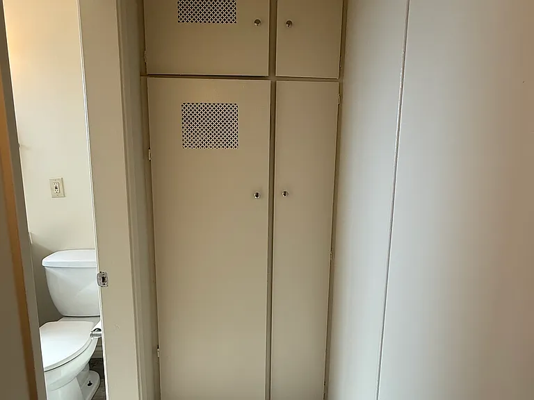 Village Glen Apartments — Photo 19