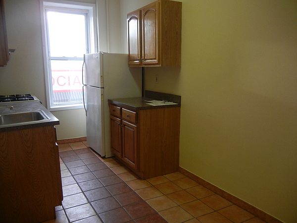 2nd image of 1769 W 5th St