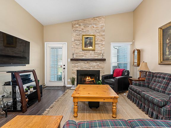 5th image of 233 Whitewood Dr