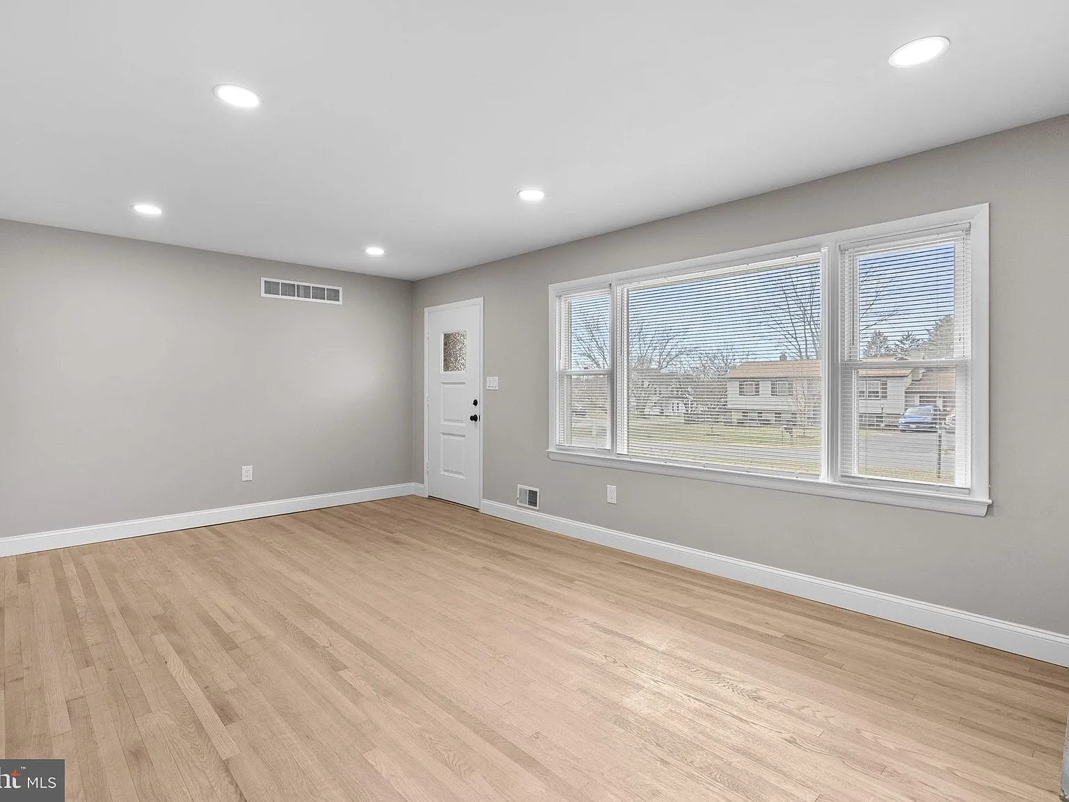 3 bed, 1536 sqft, $3,900 — Photo 3