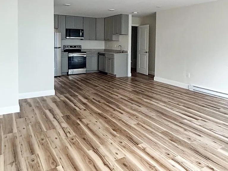 376 Colchester Ave — Photo 7