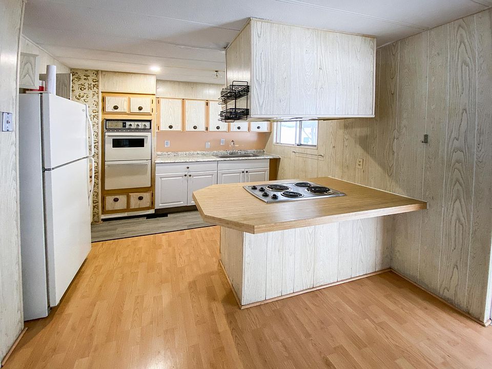 kitchen with at counter seating