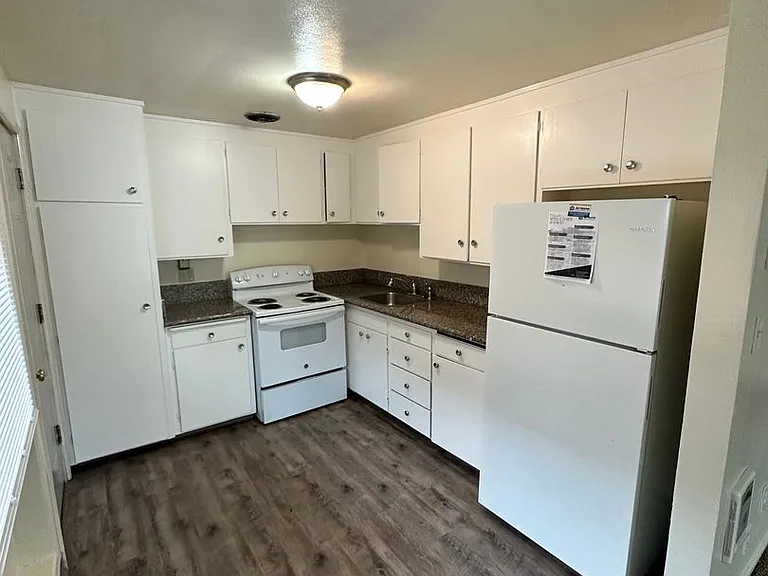 West Apartments — Photo 4