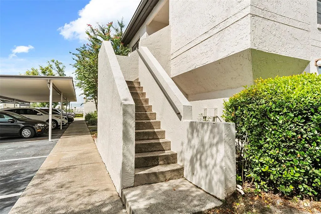 720 Killarney Bay Ct — Photo 3