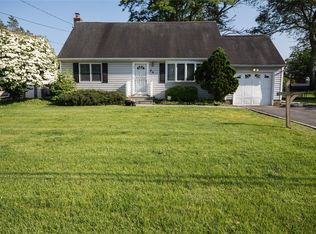 66 Tippin Dr, Huntington Station, NY 11746