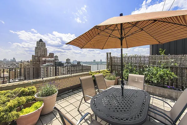 Sold by Ann Ferguson, LLC | media 7