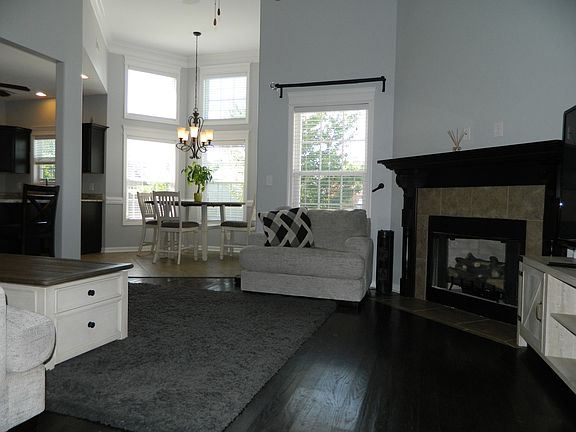 2nd image of 1438 Cobra Ln