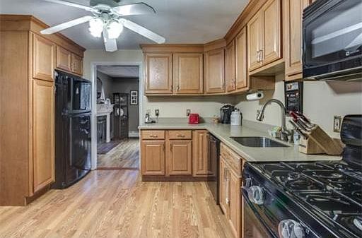 3rd image of 13 Grasshopper Ln