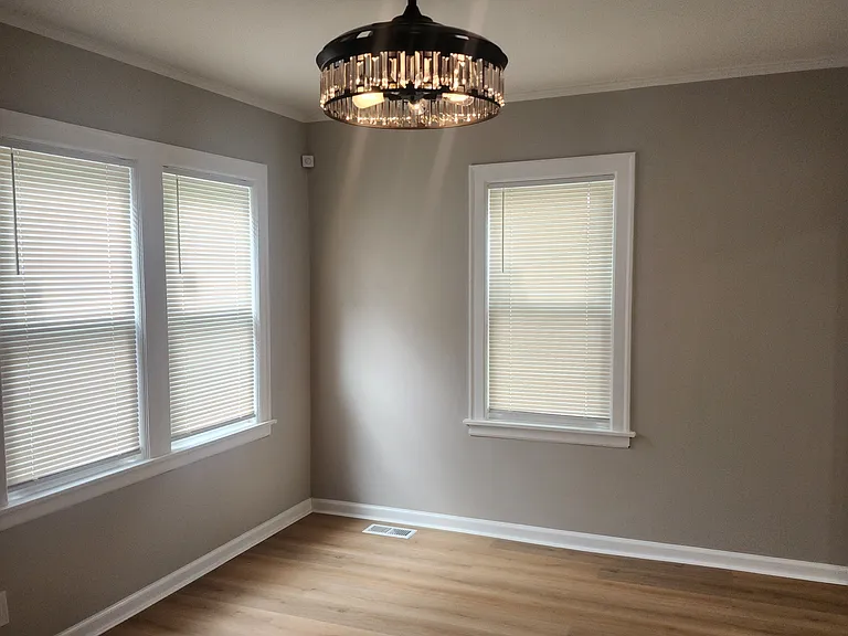 190 7th Pl — Photo 8