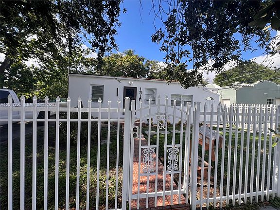 4th image of 1318 NW 34th St