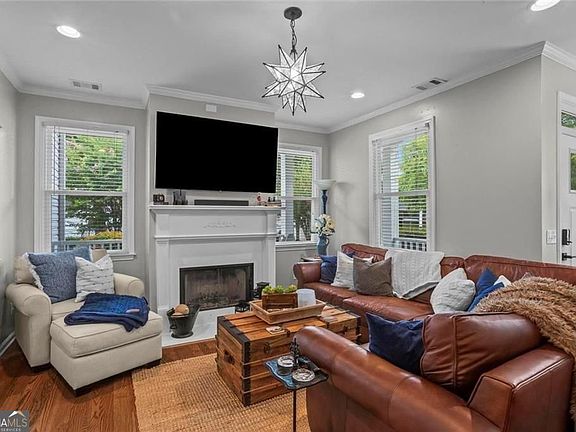 5th image of 729 Gardenside Cir SE