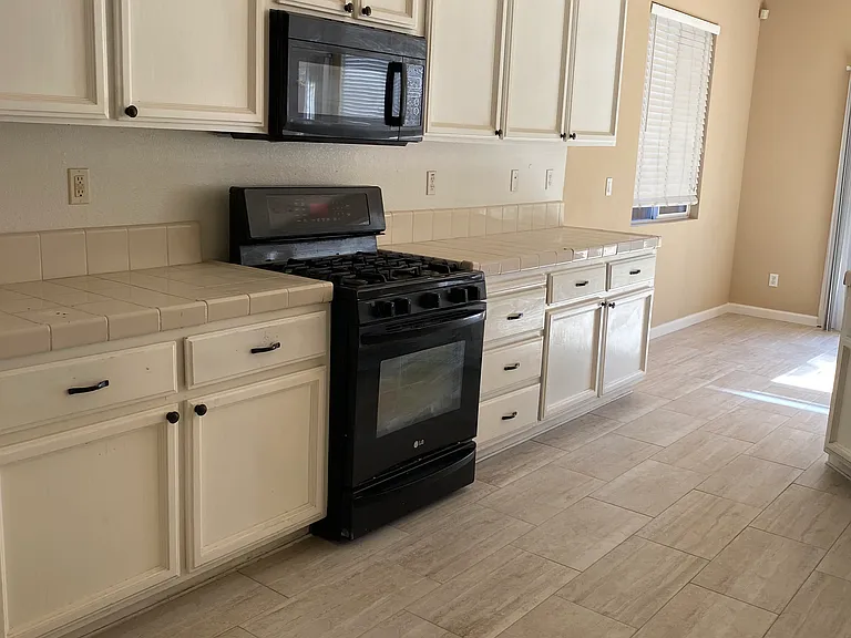 2946 Frigate Bird Dr — Photo 2